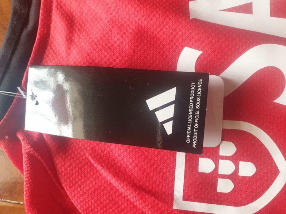 Camisola de futebol inspirada no Benfica M