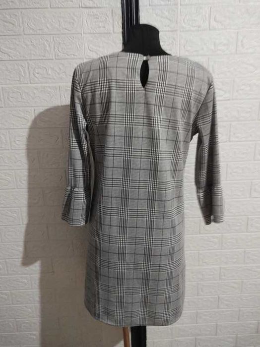 Sukienka rozmiar m stan idealny elastyczna cena 18 zł