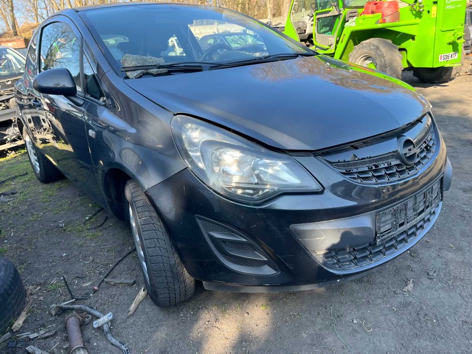 opel corsa d lift 1,3 A13DTC cdti  lak z190 samochódy na części