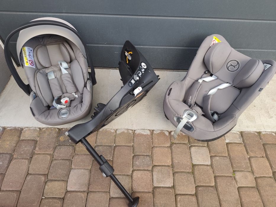 Zestaw fotelików marki  cybex + baza