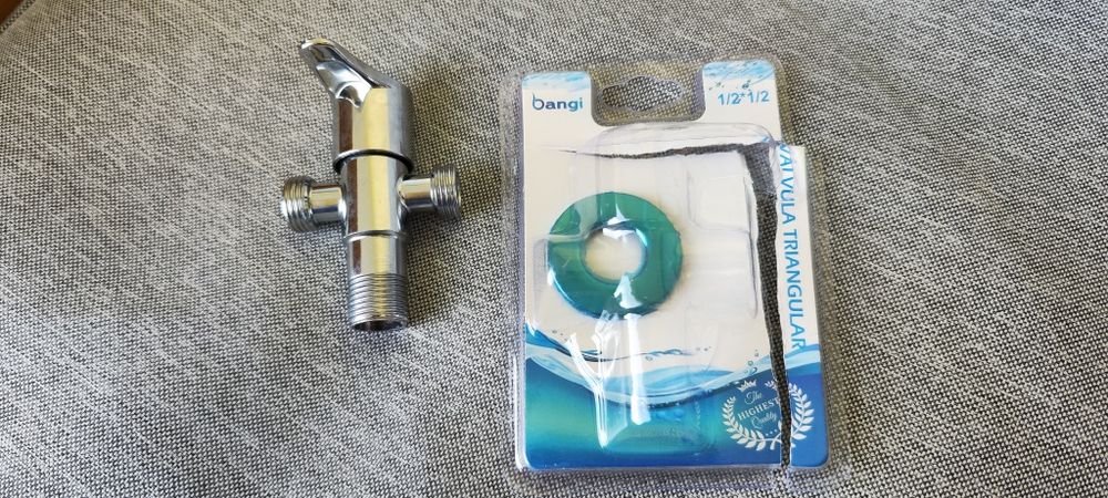 Triangular faucet valve64752108432129122