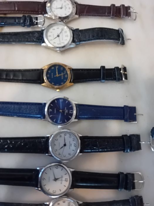 Conjunto de Relógios Diversos Pilha/Reparação