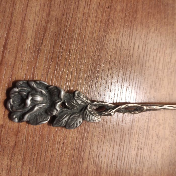 Серебряная ложка для сахара