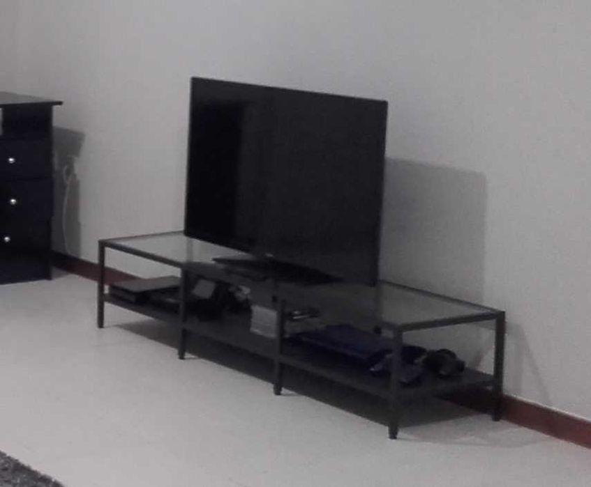 Mesa TV - usada em bom estado