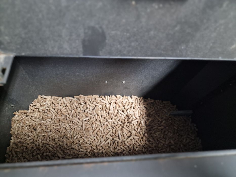 Termo acumulador de água quente  + máquina palletes