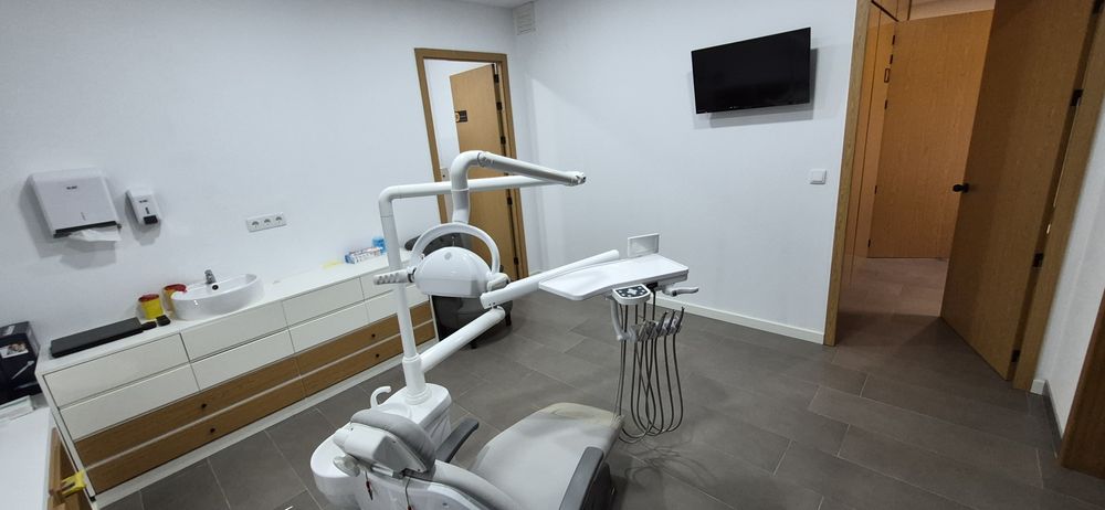 Gabinete de Medicina Dentária totalmente equipado para arrendamento – Felgueiras