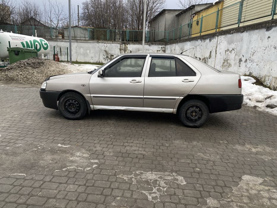 Продам , Газ бензин, маю ще пʼять коліс на титанах літня резина