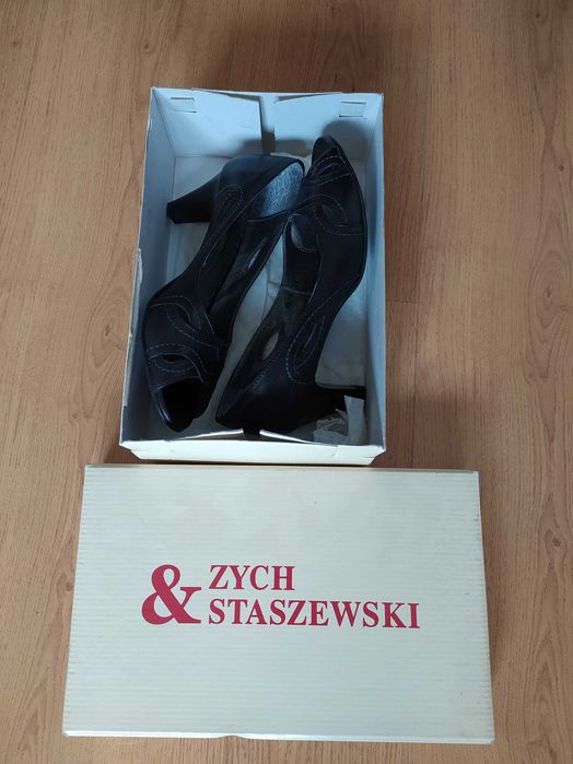 Buty na obcasie r.38