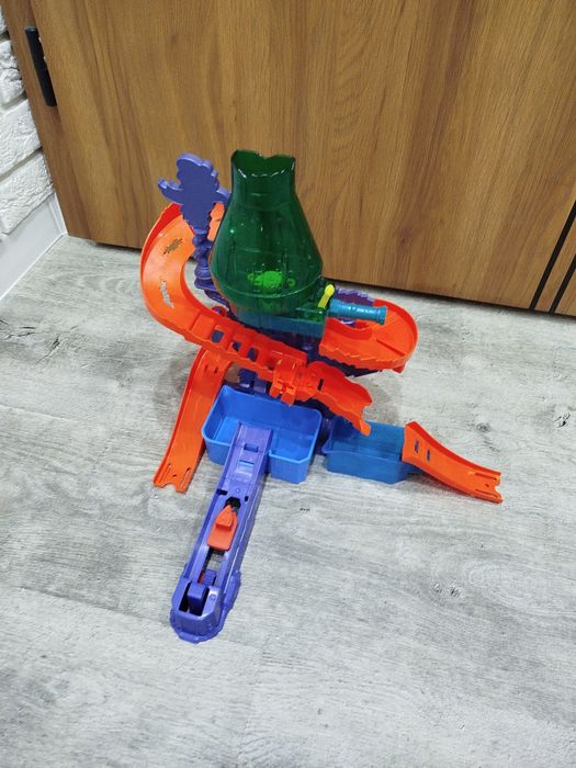 Hot Wheels że spadająca wodą