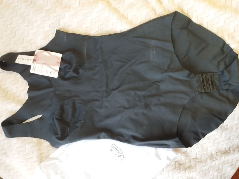 Моделююче безшовне боді.