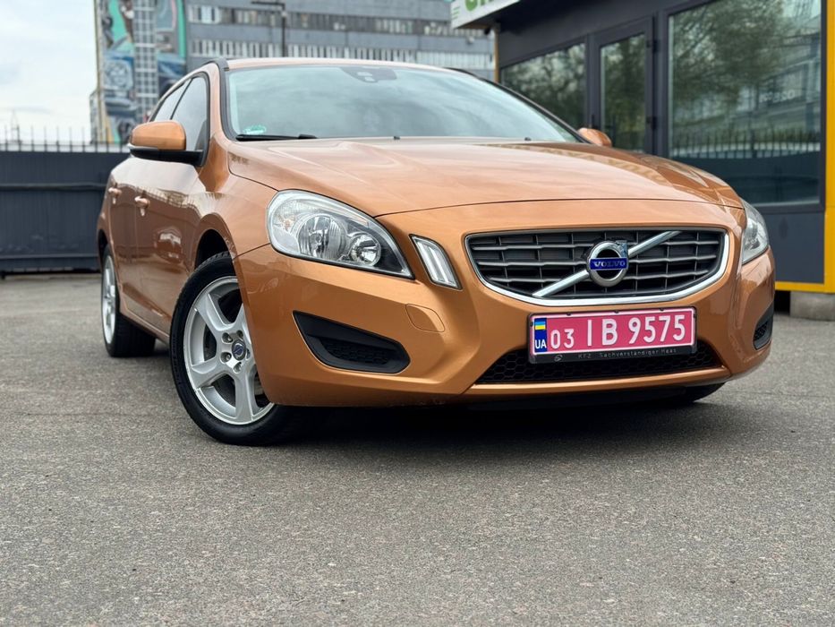 VOLVO V60 1,6 л. D2 не фарбований ВІДЕО