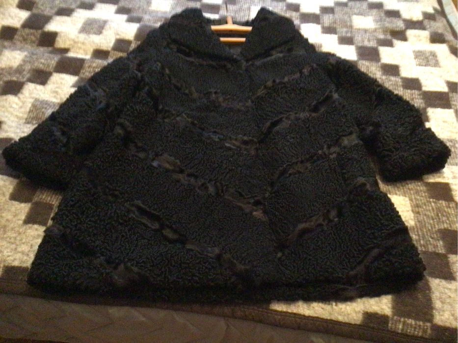 Полушубок жіноч. каракуль. (з доп. кусочк. карак. р. 54-56. Тисмениця.