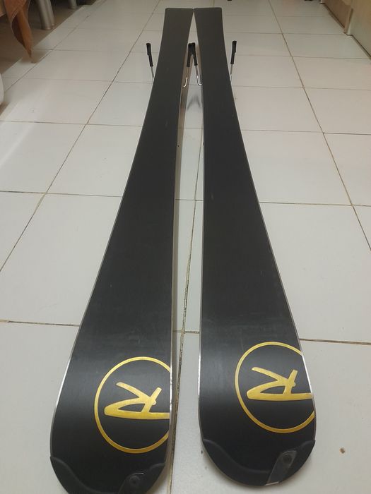 Skis Rossignol novos + Batons