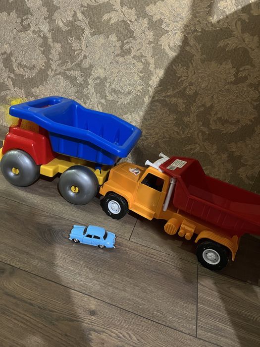 Детские игрушки ,Музыкальная каталка толокар +игрушки