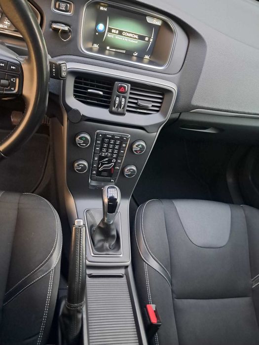 Carro Volvo v40d3