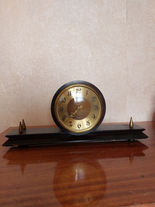 Вінтажний настільний годинник Весна