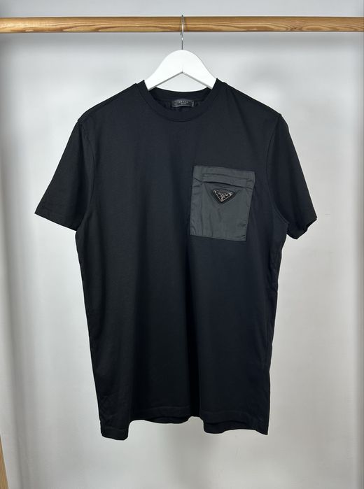 Prada Metallic Logo Pocket красива ефектна футболка з шикарним дизайном Розмір М