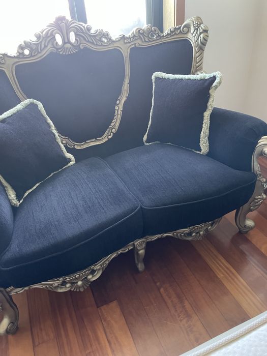Sofa, cadeirao preto e prateado