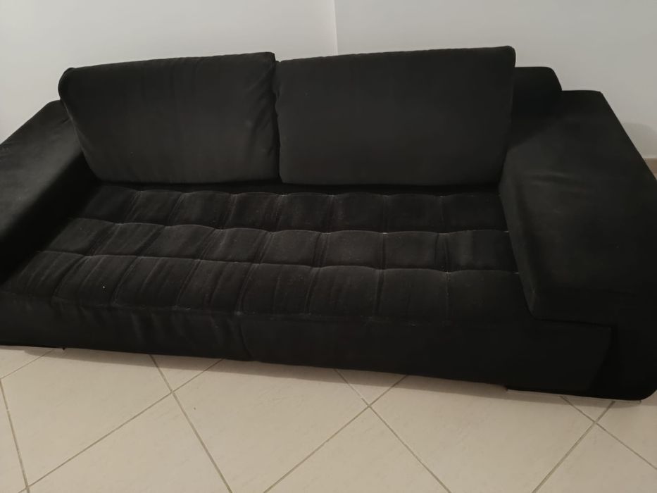 Dou Sofá Preto com almofadas