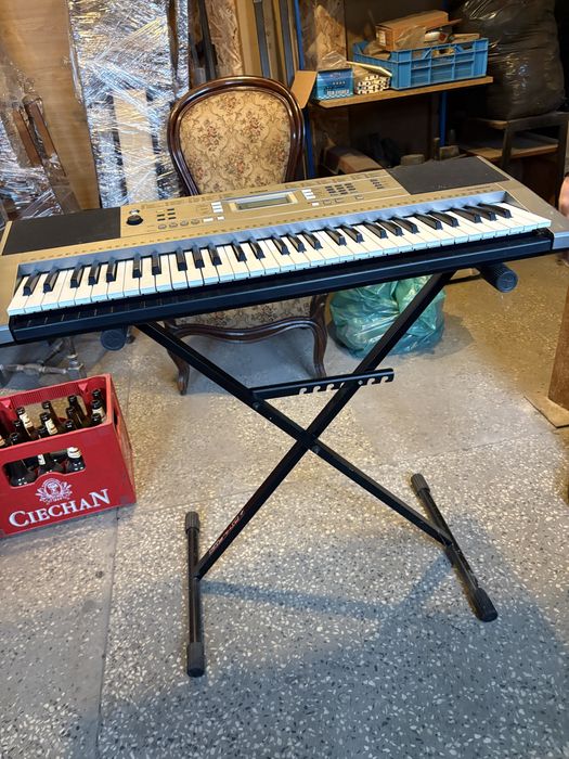 Keyboard Yamaha ze statywem