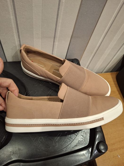 Женские кроссовки фирмы Adidas,слипоны фирмы Сlarks