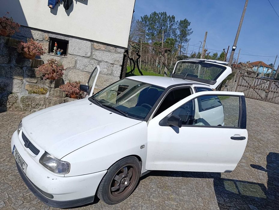 Seat Ibiza em bom estado para venda