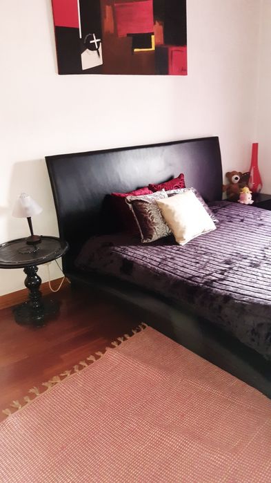 Cama de casal em pele
