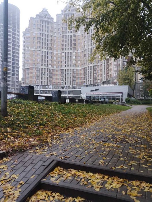 Продається 2 кімнатна квартира по  вул.Івана Франка 16/2. Без комісії.