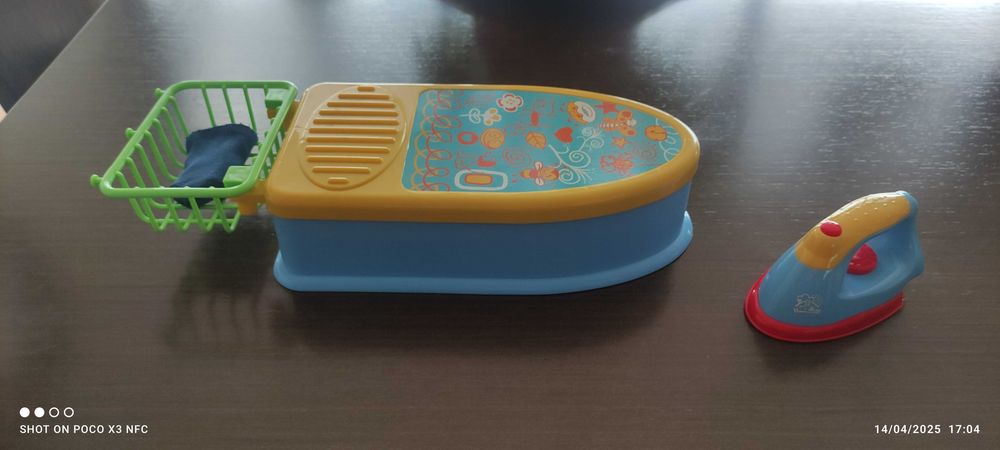 Máquina de lavar e tábua de passar com ferro - brinquedos