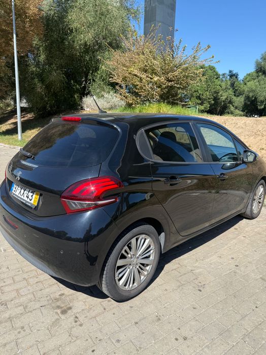 Peugeot 208 1.2 Puretech Signature foto 3