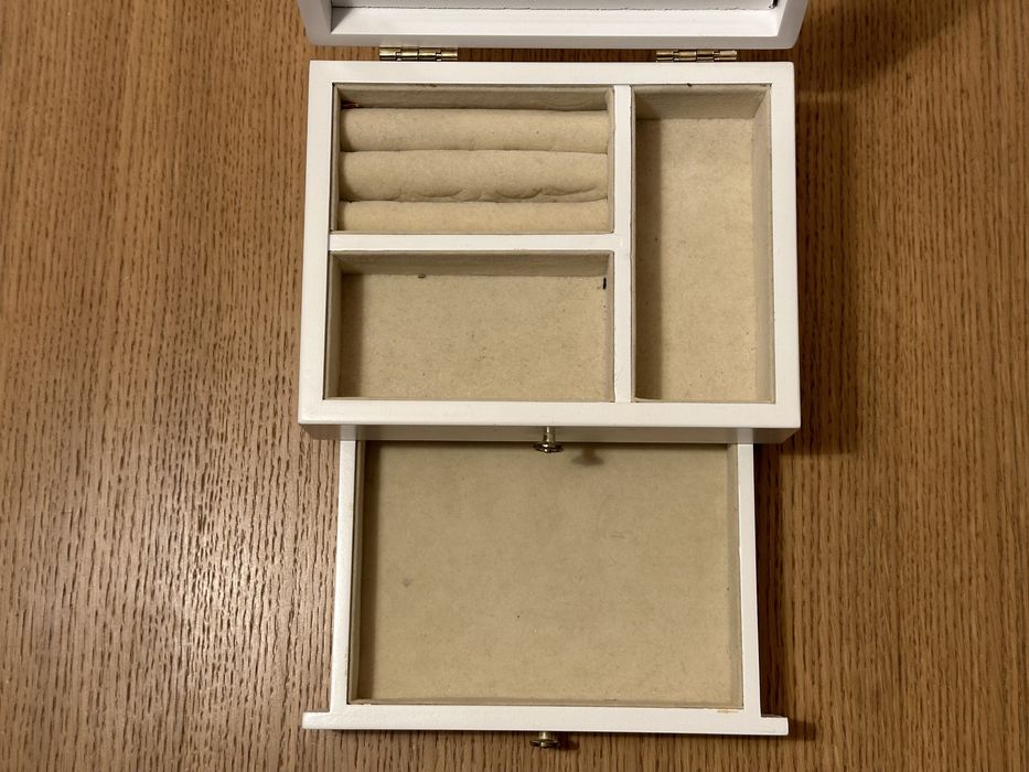 Szkatułka na biżuterię 18.5x14cm