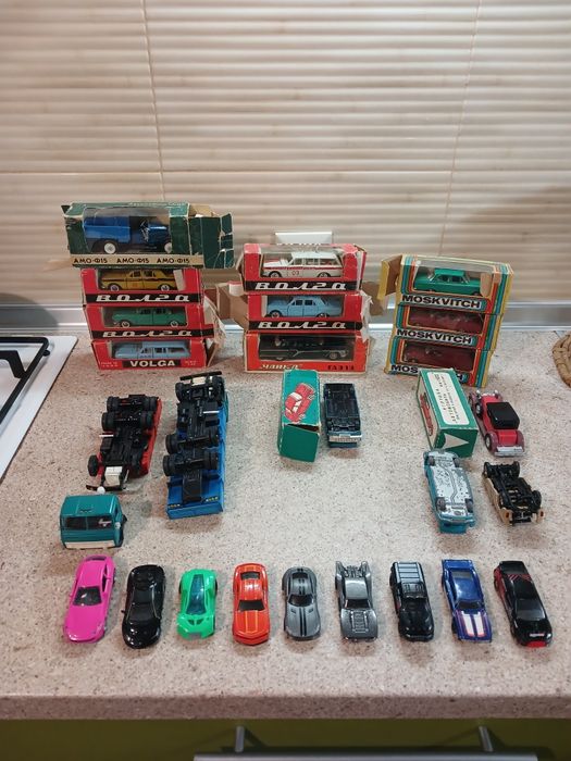 Модельки машинок.
