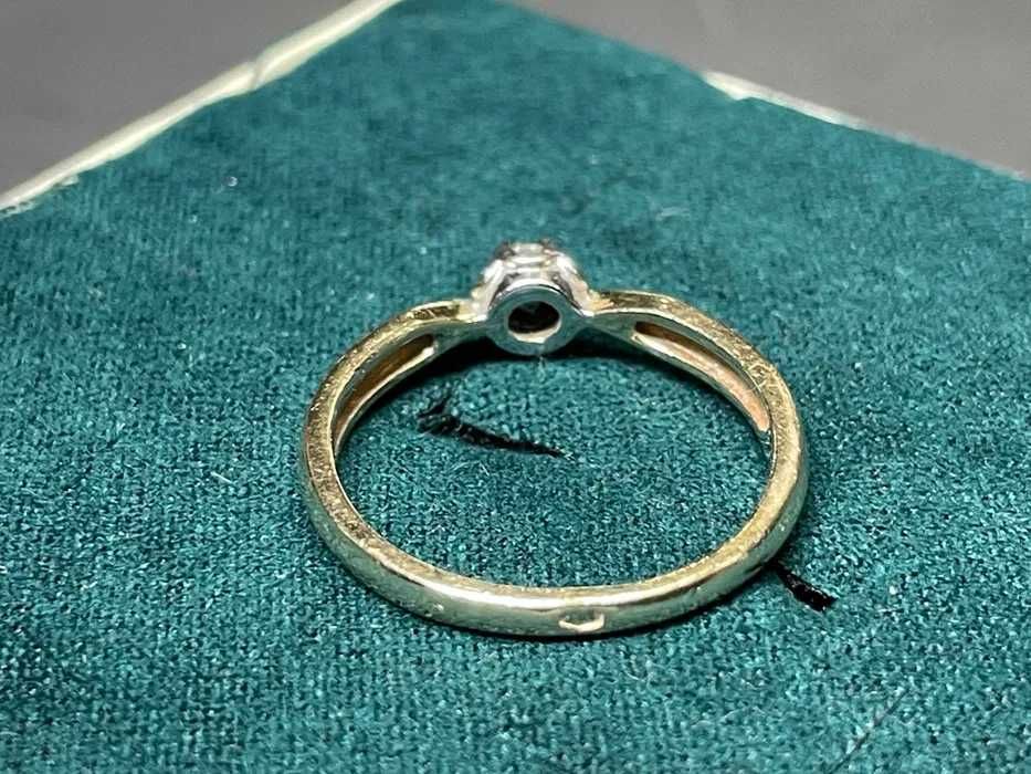 Złoty pierścionek zaręczynowy z diamentem YES 14kt 2,11g 0,06ct r.11