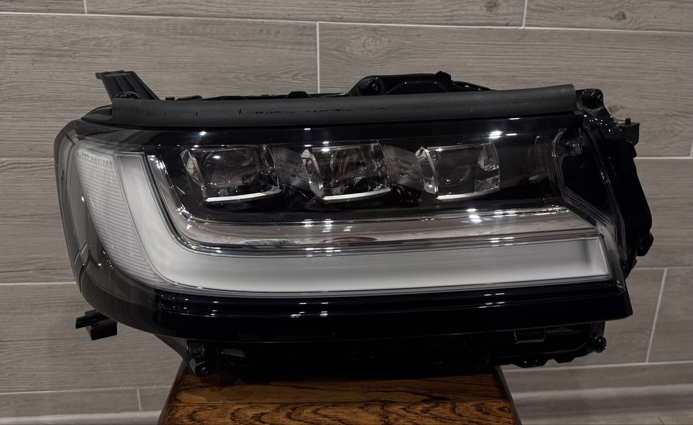 Фара права Toyota Land Cruiser 300 ОРИГІНАЛ !