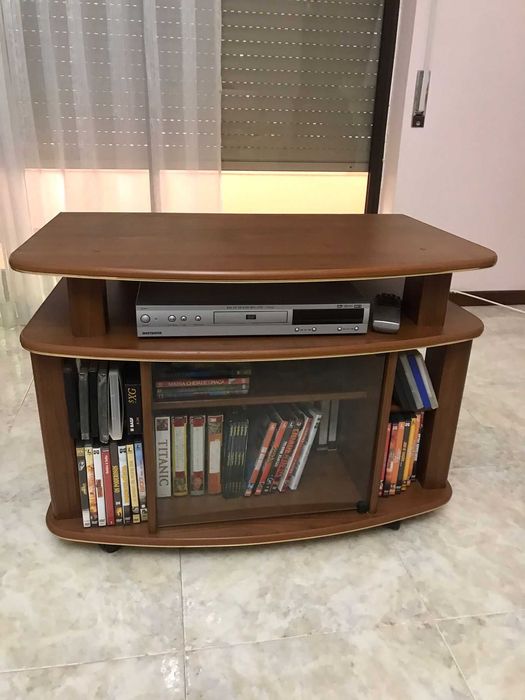 Móvel com rodas em óptimo estado