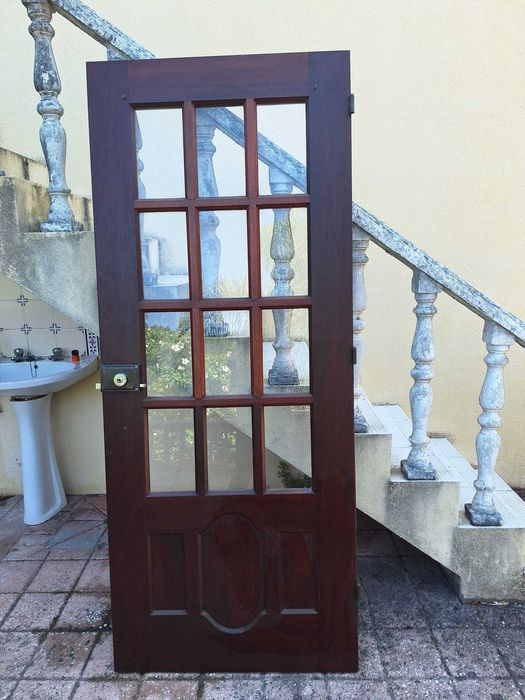 Porta e Janelas em madeira de mogno maciço