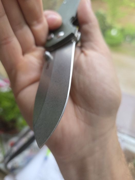 CRKT squid XM button lock