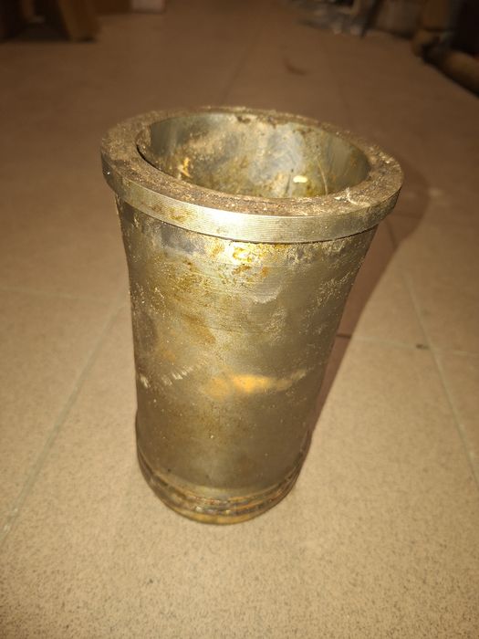 Sprzedam/zamienie nowa z epoki tuleja cylindra ursus c411 c360 c355