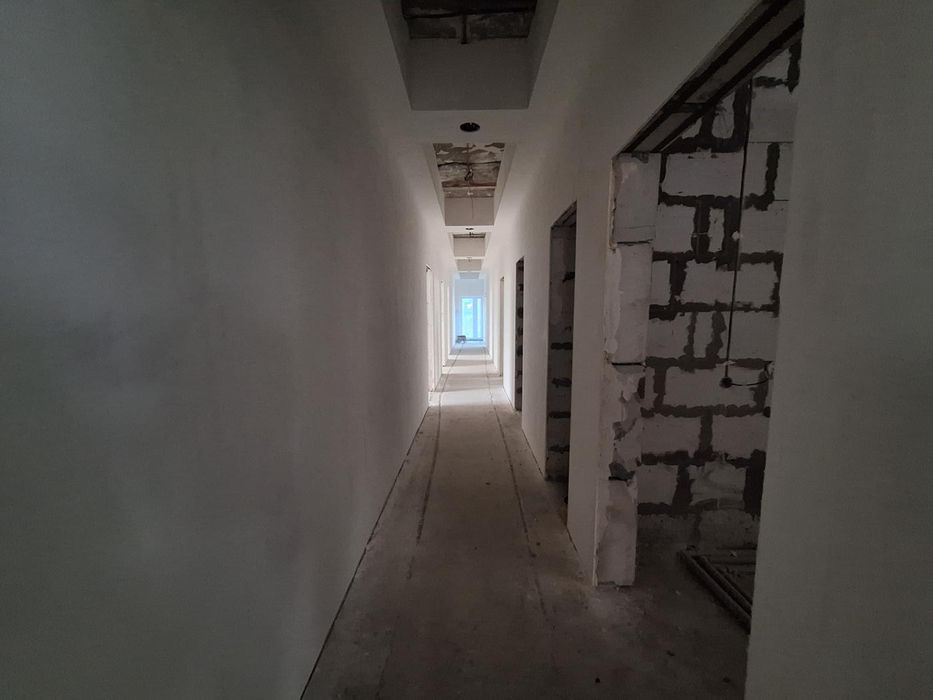 Окремо розташована будівля 1300 м² на виїзді до Дніпра