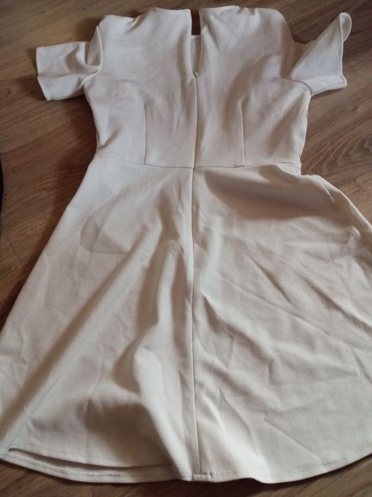 krótka biała sukienka Petite S