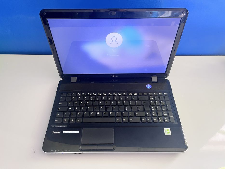 Laptop Fujitsu Ah531 i3 2350M 8GB ram  ssd 256