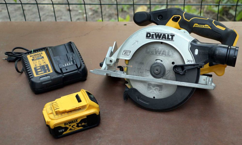 Пила дисковая аккумуляторная бесщеточная DeWalt DCS565NT, Original