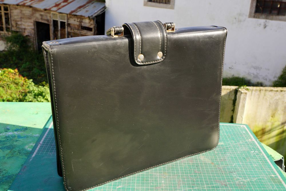 Mala de couro preto