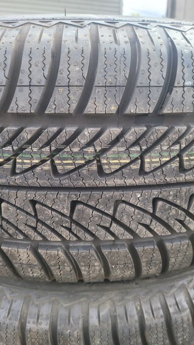 255 60 18 Goodyear UltraGrip 8 Performance