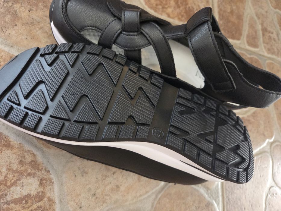 Sprzedam Nowe czarne  buty