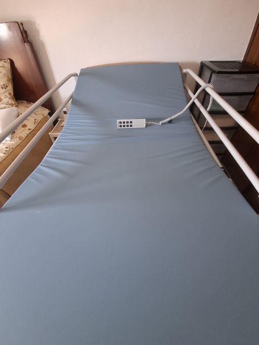 Vende-se cama articulada elétrica