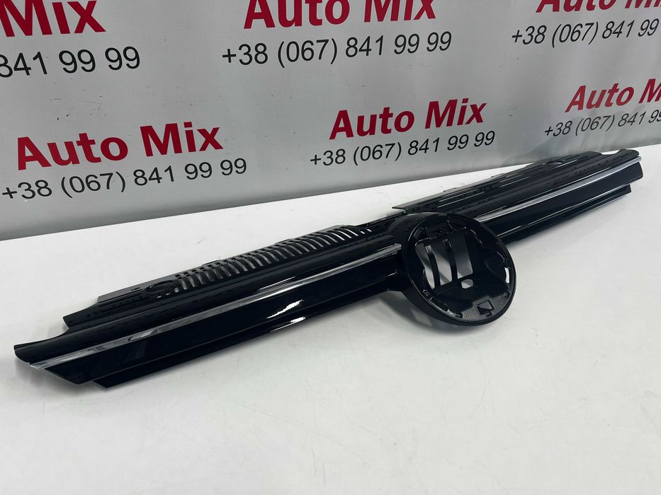 Решітка радіатора Volkswagen Golf 8 5H0853651N