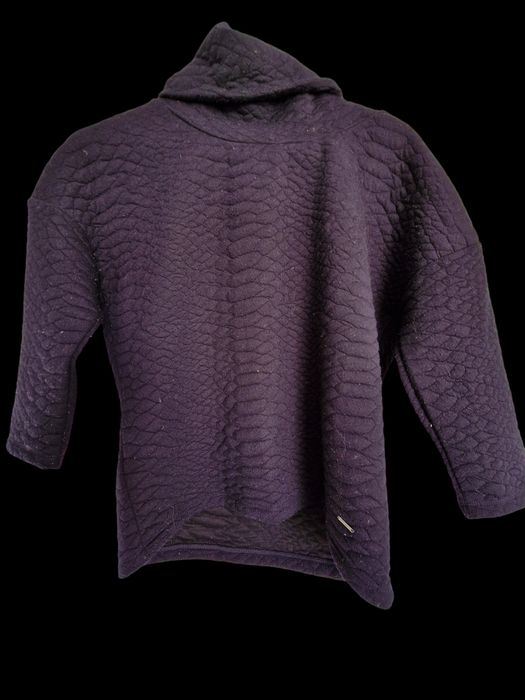 Czarna bluza damska z golfem rękawek 3/4