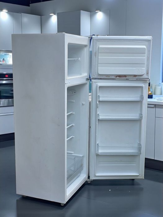 Холодильник Smart BRM210-W, двокамерний, 204л