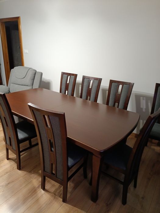 Zestaw stół i 8 krzeseł